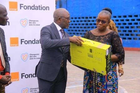 Remise des kits numériques au Complexe Scolaire Georges Williams